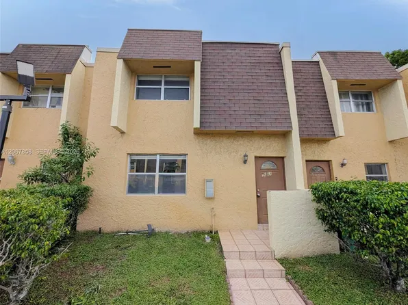 5664 Blueberry Ct #15, Fort Lauderdale, FL 33313