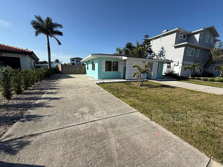185 175th Terrace Dr E — Photo 5