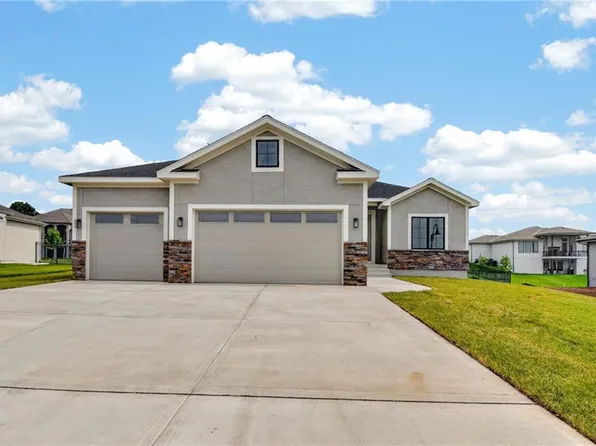 2605 NE Crestview St, Blue Springs, MO 64029