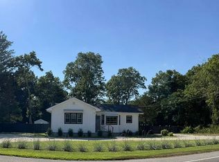 51 Evergreen Rd, Riverhead, NY 11901