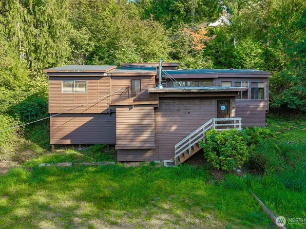 37635 West Lake Walker Drive SE, Enumclaw, WA 98022