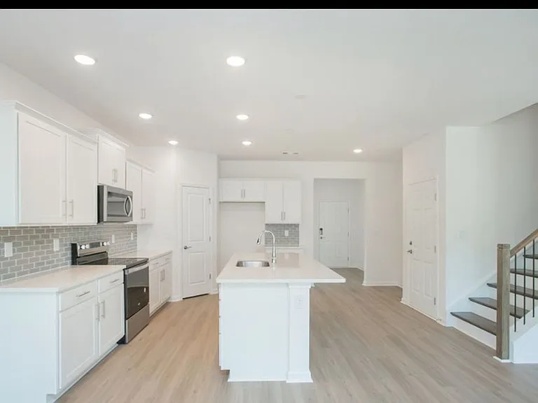 448 Jet Stream Dr — Photo 7