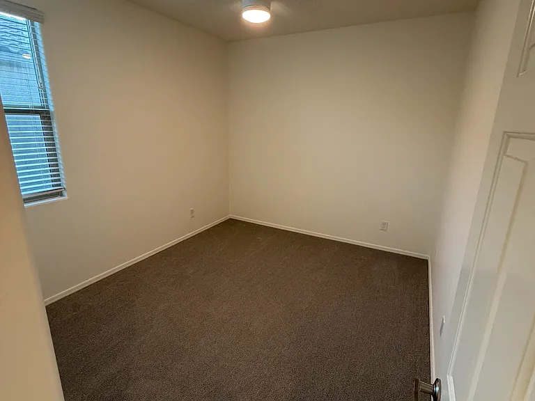 2146 W Tobias Way — Photo 32
