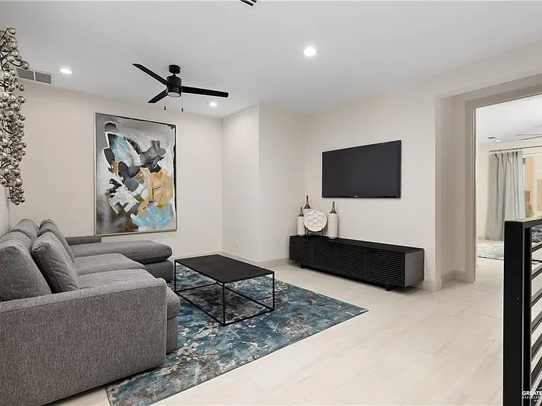 225 Canary Ave — Photo 13