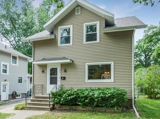 823 Oakland Rd NE, Cedar Rapids, IA 52402