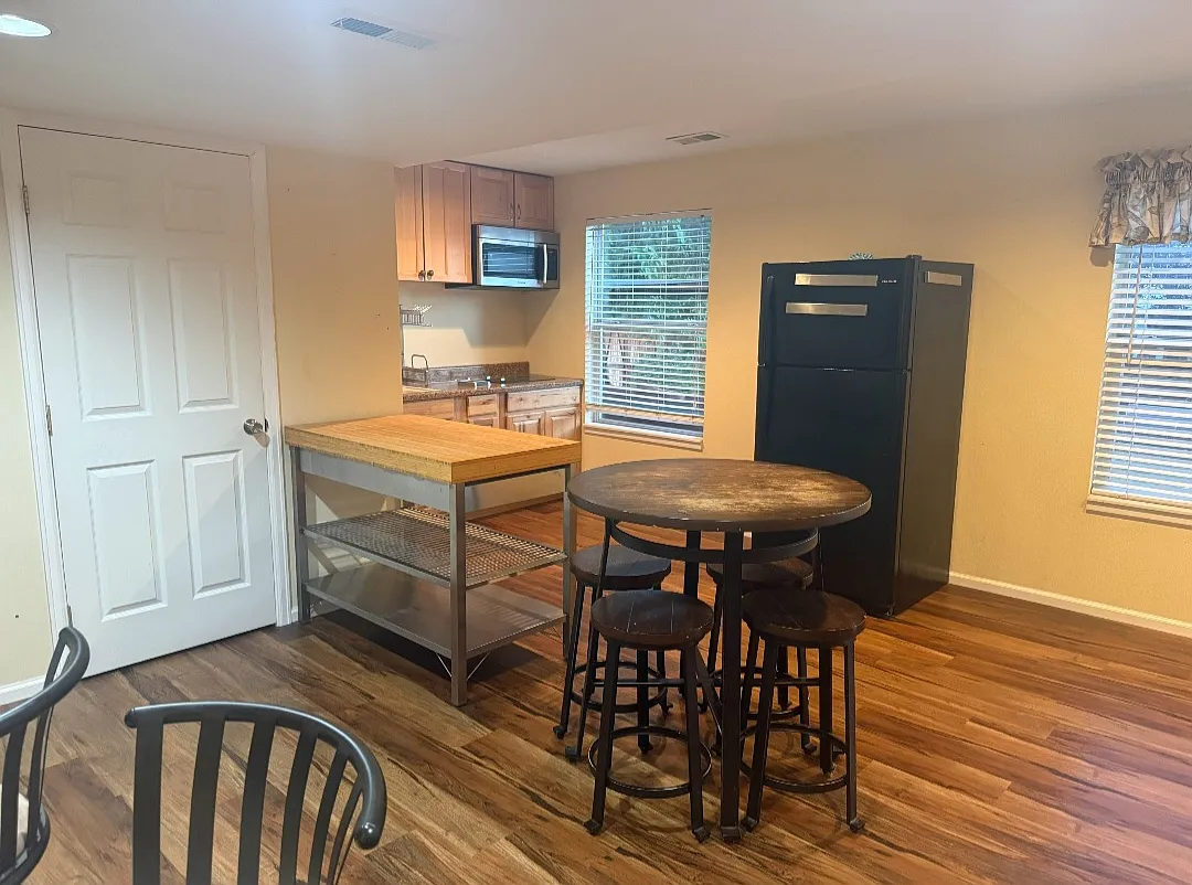 627 Huntington Pl — Photo 2