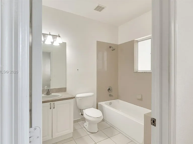 1916 SE 23rd Ave #1916 — Photo 34
