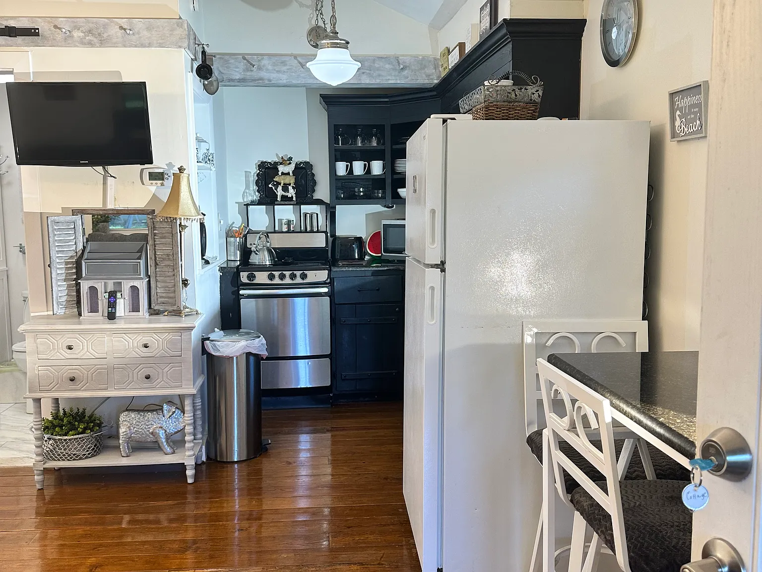 1 bed, 1700 sqft, $1,900 — Photo 3