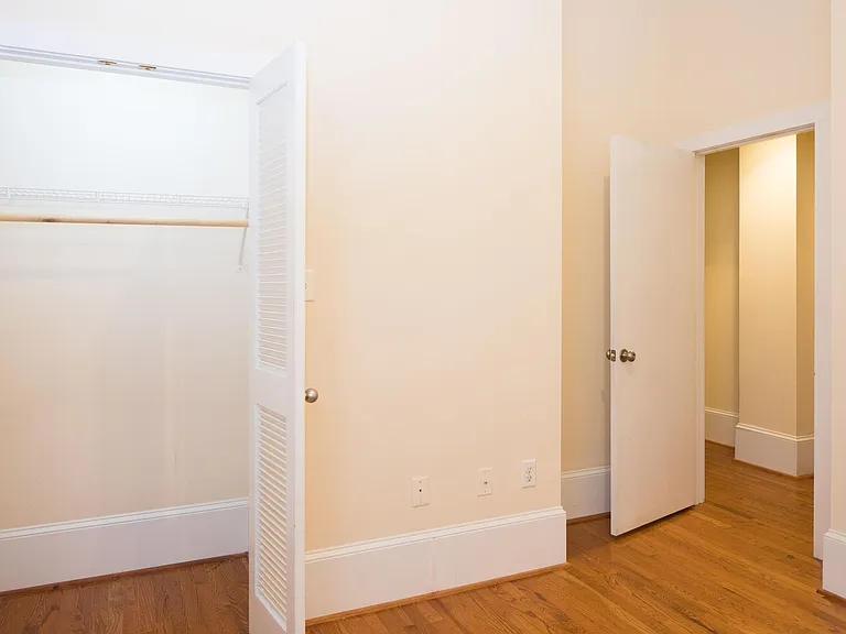 323 W Broad St #7 — Photo 7