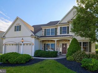 2 Meadow Dr, Ephrata, PA 17522