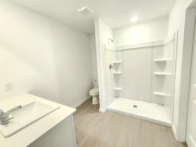 2260 Neyland Dr — Photo 9