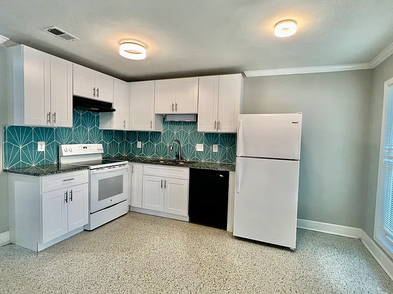 2340 Beaver Ruin Rd — Photo 4