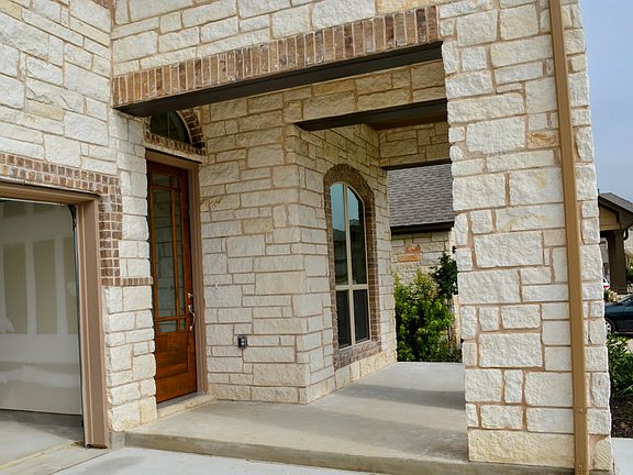 Entrance/Front Patio area