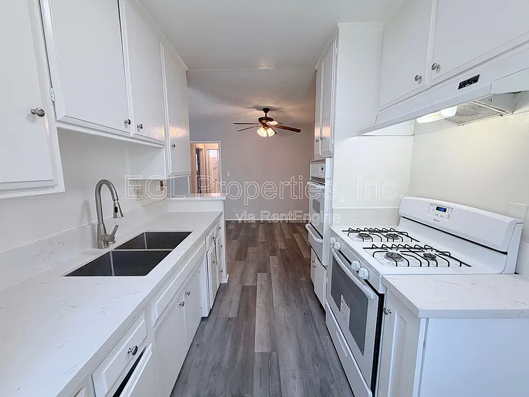 362 N San Vicente Blvd #D — Photo 5