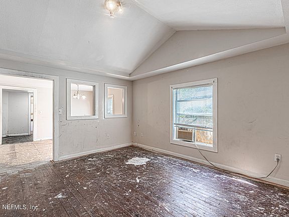 5th image of 9241 2ND Avenue