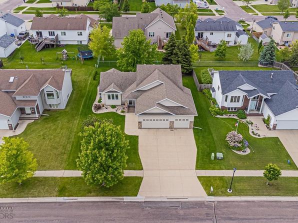 4226 34th Ave S, Fargo, ND 58104