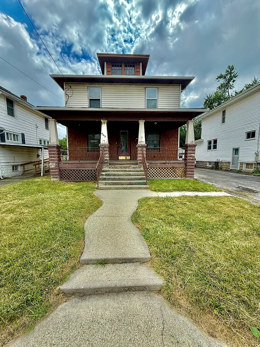 443 W Grand Ave photo 1