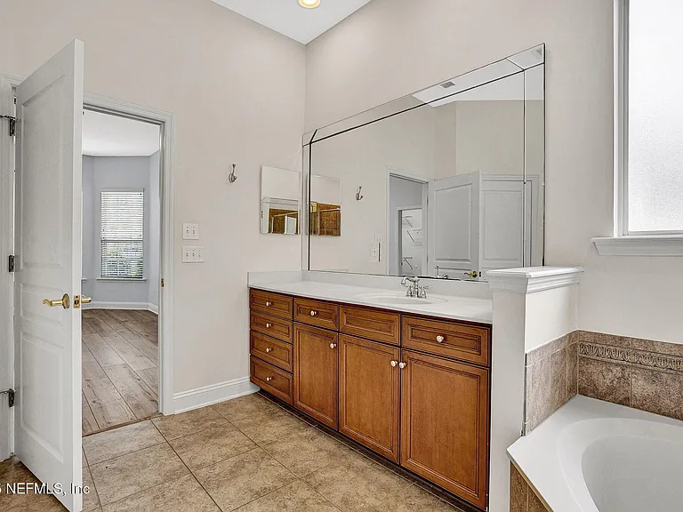 1761 Highland View Dr — Photo 12
