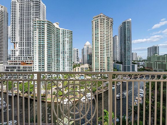 3rd image of 511 SE 5th Avenue #1204