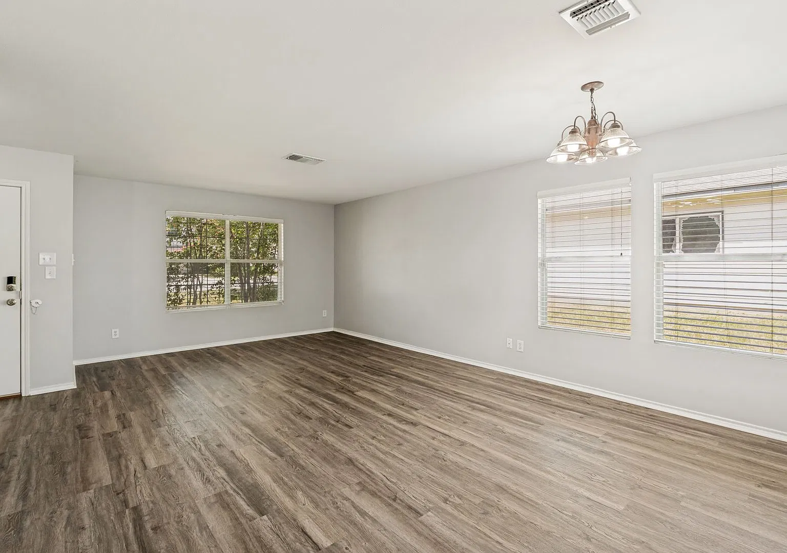 4-Bedroom Cibolo Home with Downstairs Bedroom & Full Bath — Photo 4