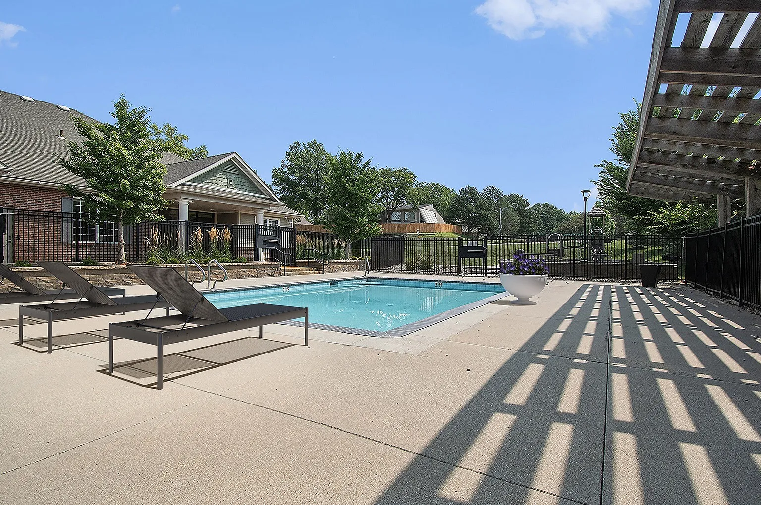 Pine Tree Apartments — Photo 3
