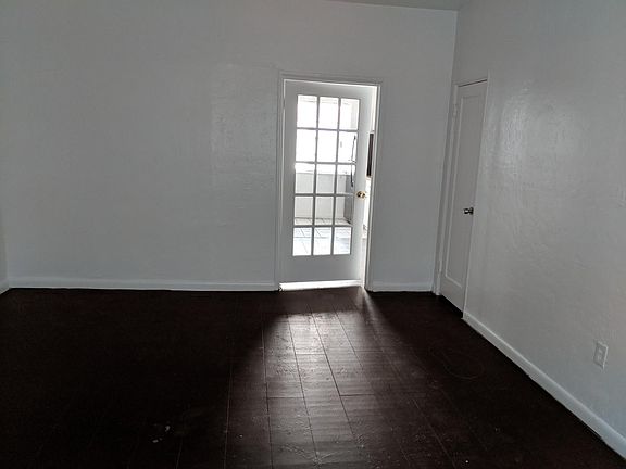4th image of 1350 Euclid Ave #8