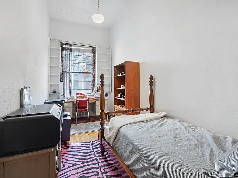 212 E 11th St #4 — Photo 5