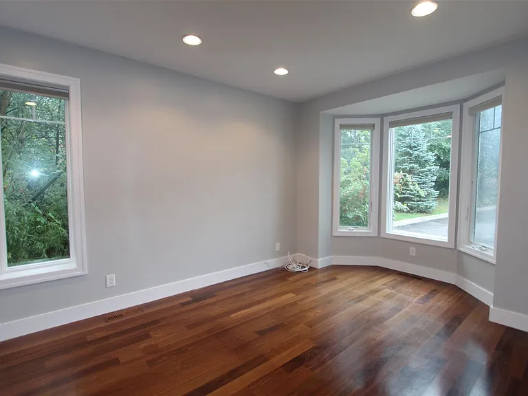 1090 Oakwood Dr — Photo 5