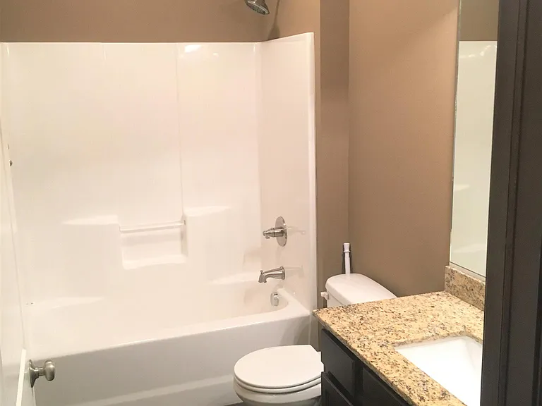 1211 NE Windsor Dr #202 — Photo 4