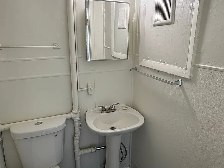 2523 Jones St — Photo 5