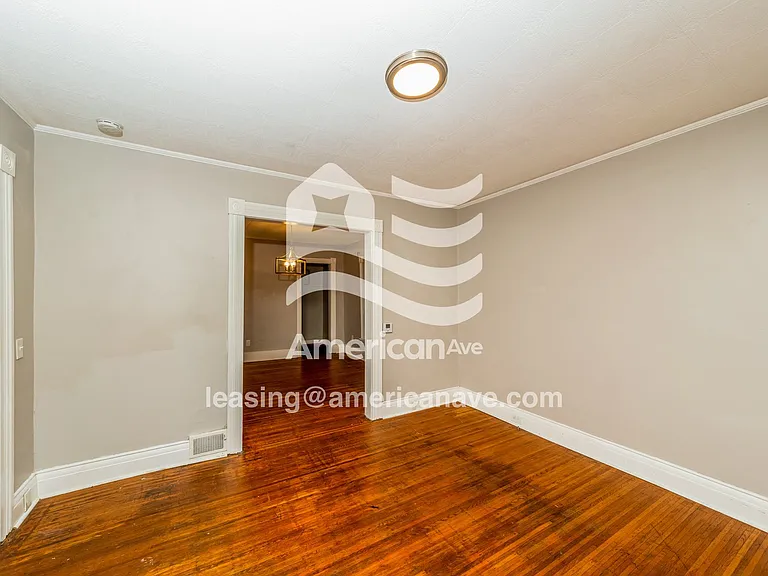 792479_005_living_room_14183154.jpg