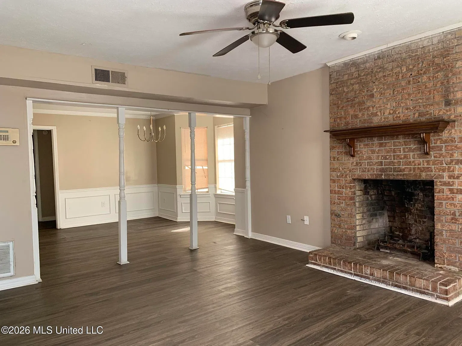 3 bed, 2.0 bath, 1320 sqft, $1,300 — Photo 3