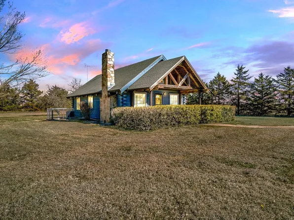 4118 SW 24th St, Newton, KS 67114