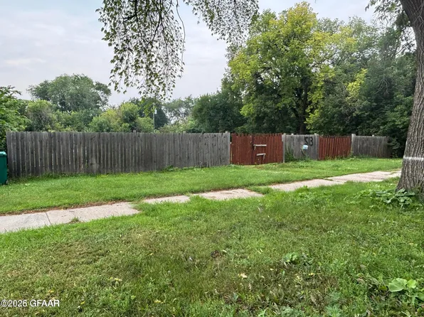 509/513 N Front St, Crookston, MN 56716