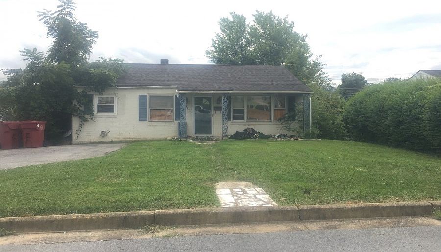 1st image of 907 Johnson Ave