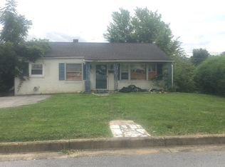 907 Johnson Ave, Johnson City, TN 37604