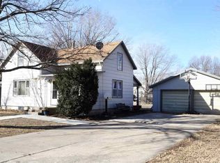 417 N Locust St, Whitewater, KS 67154