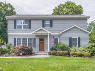 17 Ricker Rd, Kinnelon, NJ 07405