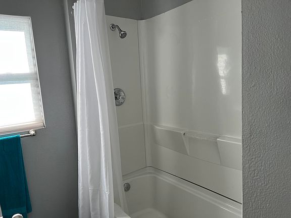 4th image of 409 E Kohler St