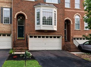 25840 Commons Sq, Chantilly, VA 20152