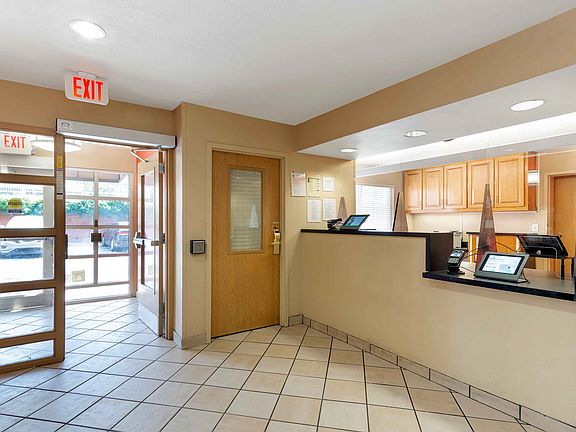 Lobby and Guest Check-in