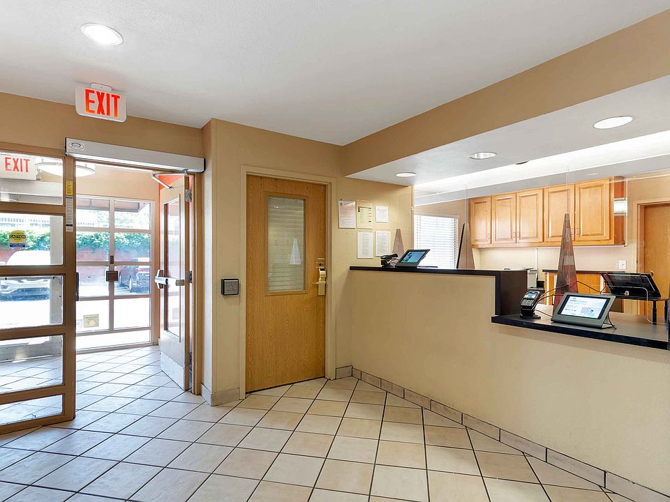 Lobby and Guest Check-in