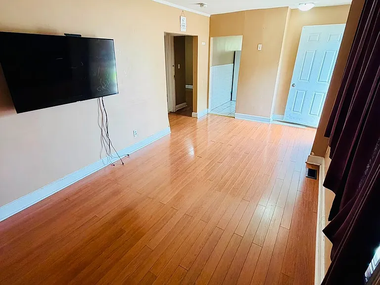 7118 Goreway Dr — Photo 6