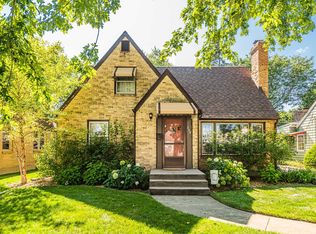 358 S Commonwealth Ave, Elgin, IL 60123