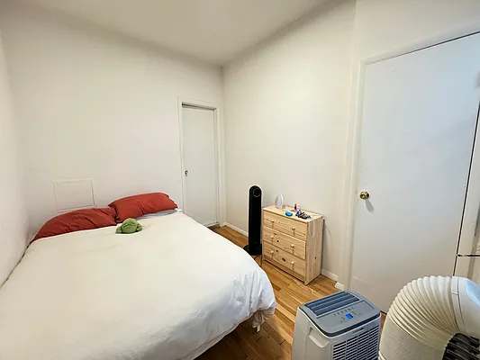 Rented by KNOCKKNOCK LLC | media 30