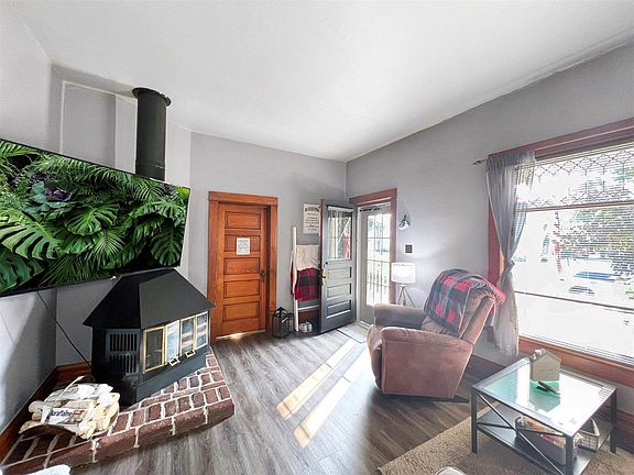 5th image of 708 Jackson St