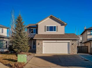 212 W Cove Ct, Chestermere, AB T1X 1L5