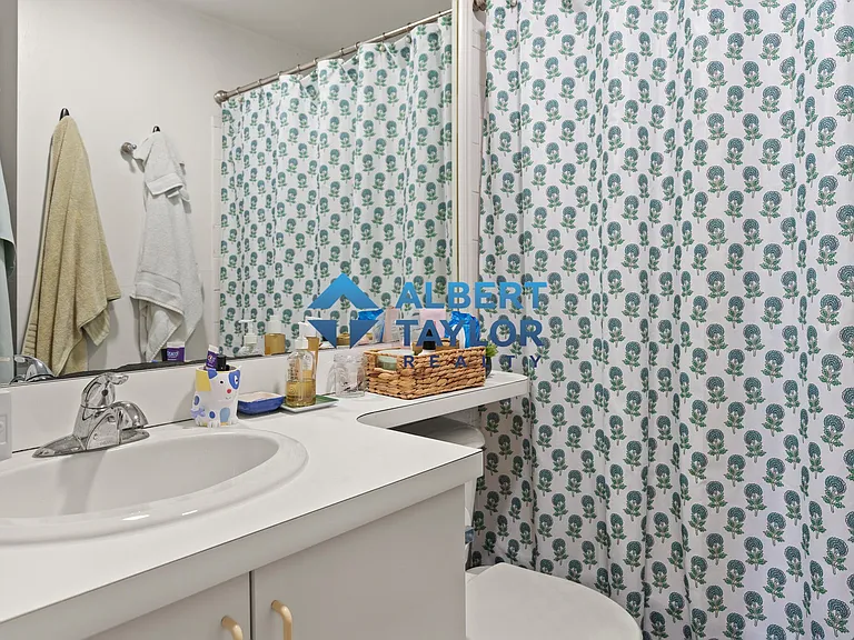 1750 Washington St #10 — Photo 13