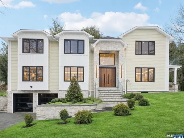 25 Macarthur Ave, Closter, NJ 07624