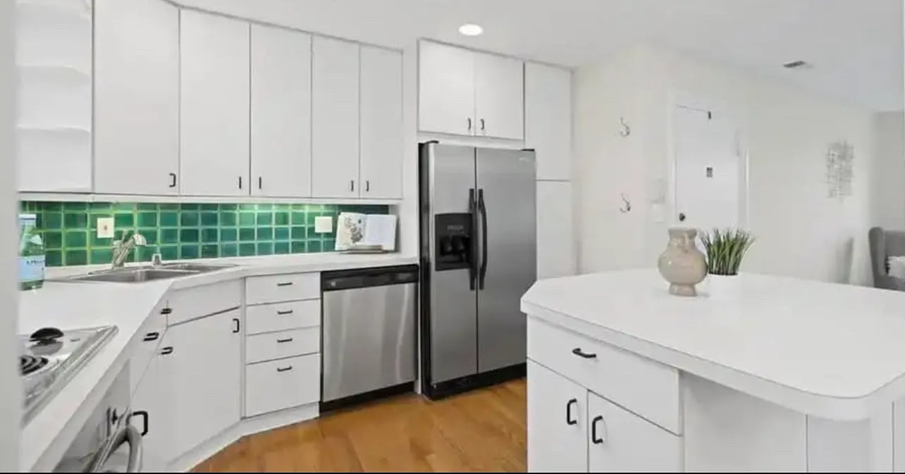 2834 S Abingdon St — Photo 2